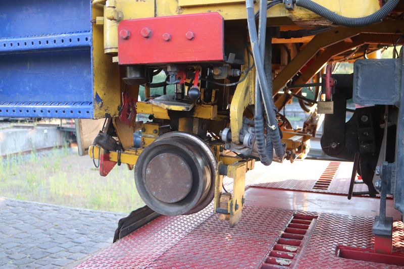 BAM Stopmachine met het fabrieksnummer 1214 en het UIC-nummer 99 84 942 8 702-7.